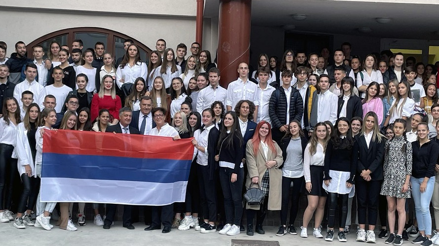 Dodik sa učenicima i profesorima Gimnazije “Nikola Tesla” u Budimpešti