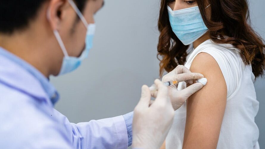 Ljekari se plaše “TVINDEMIJE”: Mjere se slabo primjenjuju, grip je na pomolu, a dvostruka vakcinacija je bitnija nego ikada
