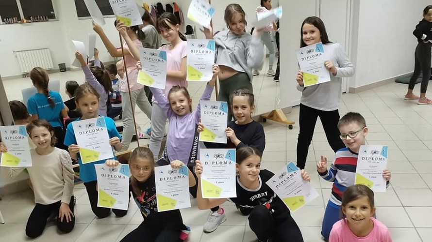 Plesnom klubu “Nika” iz Sokoca 30 medalja u Zenici