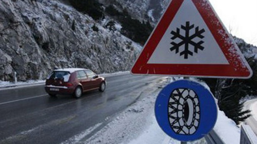 Ledena kiša i snijeg otežavaju saobraćaj