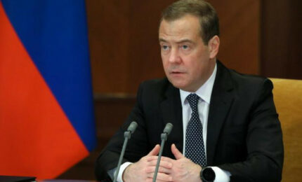 Medvedev: Više od 325.000 muškaraca potpisalo ugovore sa vojskom