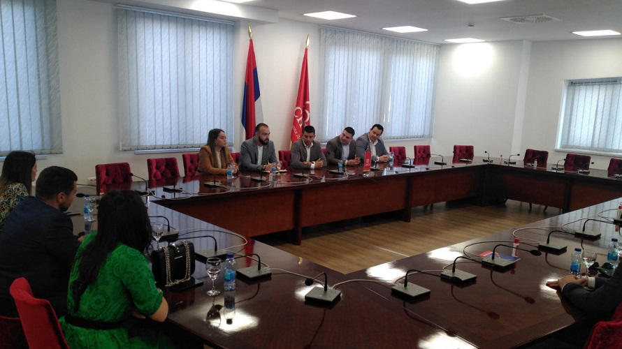 Podrška inicijativi SNSD-a za isplatu 100 KM mladim Srpske