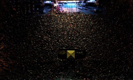 Preko 20.000 ljudi na Trgu Republike pozdravilo SNSD i njihove kandidate