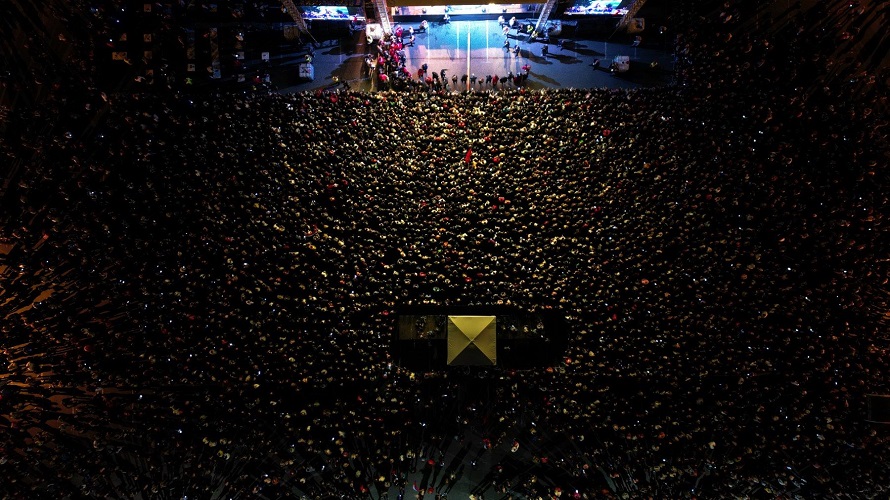 Preko 20.000 ljudi na Trgu Republike pozdravilo SNSD i njihove kandidate