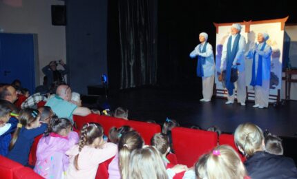 Estonsko pozorište odigralo predstavu “Poklon vodenog zmaja”
