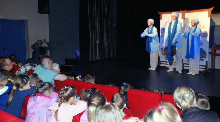 Estonsko pozorište odigralo predstavu “Poklon vodenog zmaja”