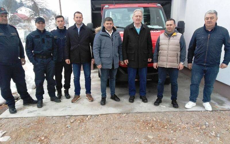 Vatrogasci u Trnovu dobili novo vozilo (FOTO)
