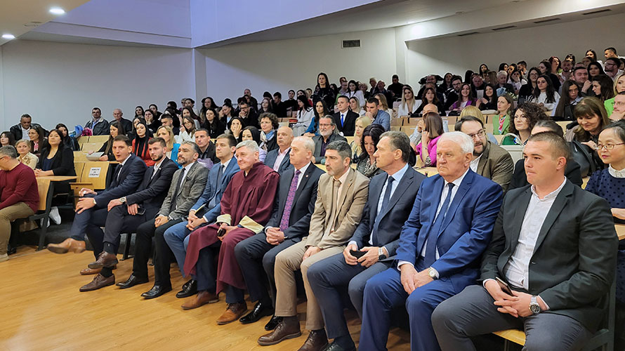 U Palama promovisano 188 diplomaca prvog i drugog ciklusa studija Filozofskog fakulteta Univerziteta u Istočnom Sarajevu.