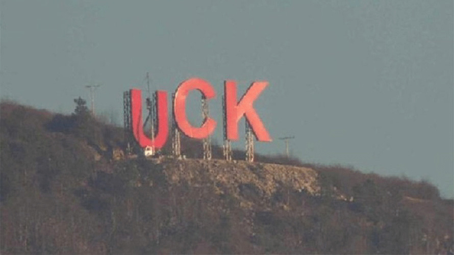 Iznad Kosovske Mitrovice osvanuo znak “UČK”