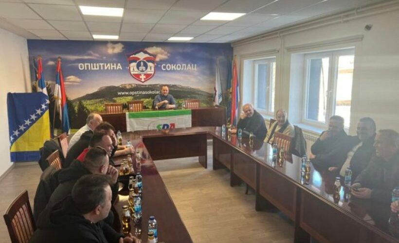 Boračka organizacija Sokolac osudila unošenje političkih zastava u salu Skupštine opštine