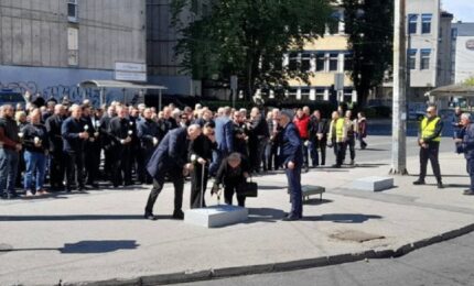 Mirnom šetnjom u Dobrovoljačkoj ulici obilježene 32 godine od zločina (FOTO, VIDEO)