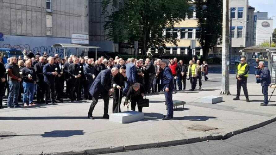 Mirnom šetnjom u Dobrovoljačkoj ulici obilježene 32 godine od zločina (FOTO, VIDEO)