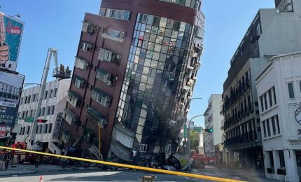 Stravični snimci sa Tajvana: Zgrade se naginju i ruše, panika u metrou