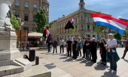 Crnokošuljaši sa ustaškim zastavama pred pravoslavnom crkvom, puštali Tompsonove pjesme
