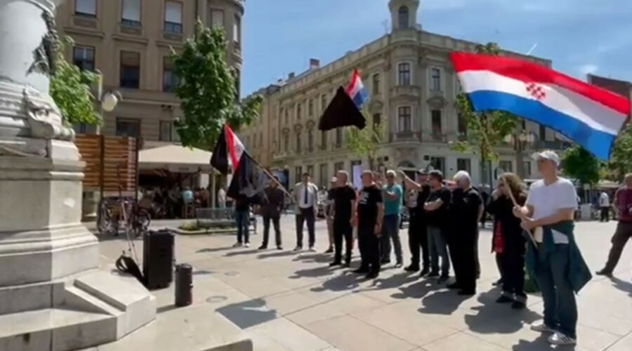 Crnokošuljaši sa ustaškim zastavama pred pravoslavnom crkvom, puštali Tompsonove pjesme