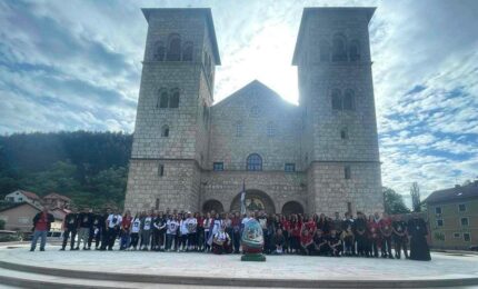 Na poklonjenje Svetom Vasiliju krenulo 80 studenata