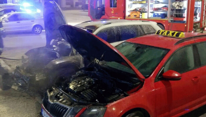 U Palama izgorjela dva automobila U Palama izgorjela dva automobila