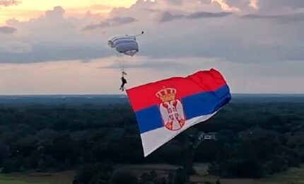 Srpska zastava na nebu iznad Floride (VIDEO) Srpska zastava na nebu iznad Floride (VIDEO)