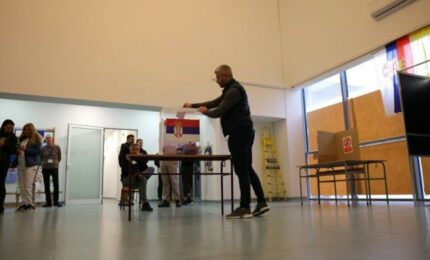 RIK: Izlaznost na izborima u Srbiji do 16 časova 56,38 odsto (VIDEO)
