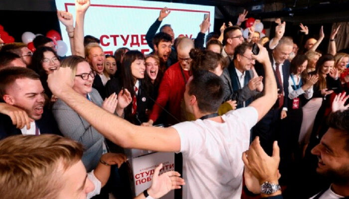RIK: Na osnovu 7.926 obrađenih biračkih mjesta, Studentska lista 52,19 odsto, Ujedinjena Srbija 39.52 odsto RIK: Na osnovu 7.926 obrađenih biračkih mjesta, Studentska lista 52,19 odsto, Ujedinjena Srbija 39.52 odsto