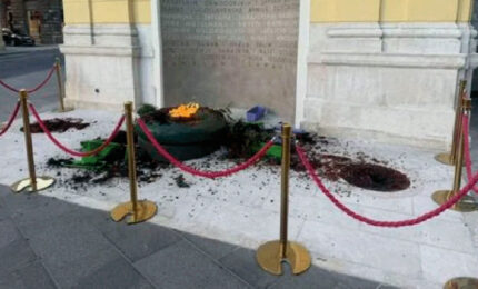 Devastiran spomenik Vječne vatre u Sarajevu Devastiran spomenik Vječne vatre u Sarajevu