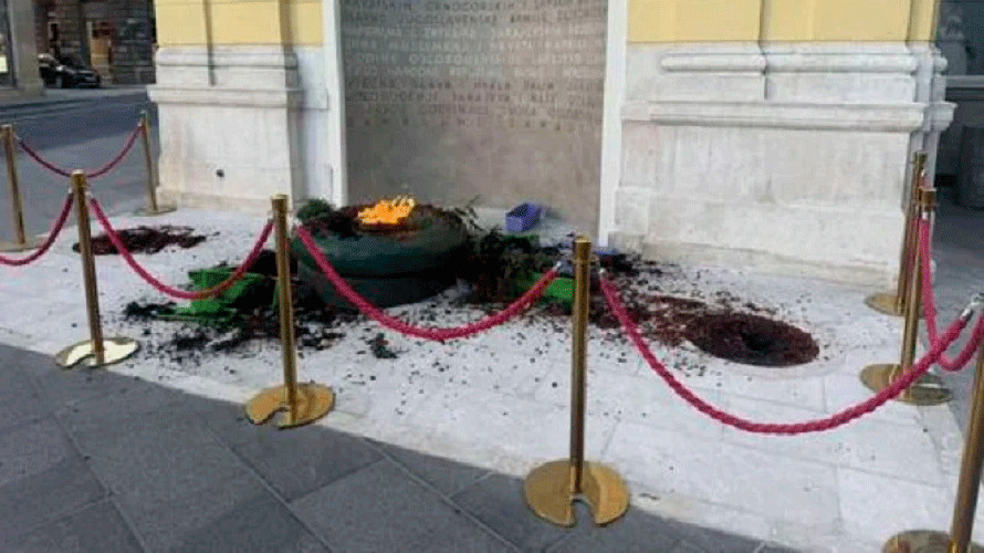 Devastiran spomenik Vječne vatre u Sarajevu