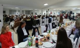 Višegrad: “Prosvjetno veče” okupilo 250 prosvjetnih radnika Višegrad: “Prosvjetno veče” okupilo 250 prosvjetnih radnika