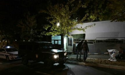 Teroristički napad ispred ambasade Izraela u Beogradu, napadač ubijen (VIDEO) Teroristički napad ispred ambasade Izraela u Beogradu, napadač ubijen (VIDEO)